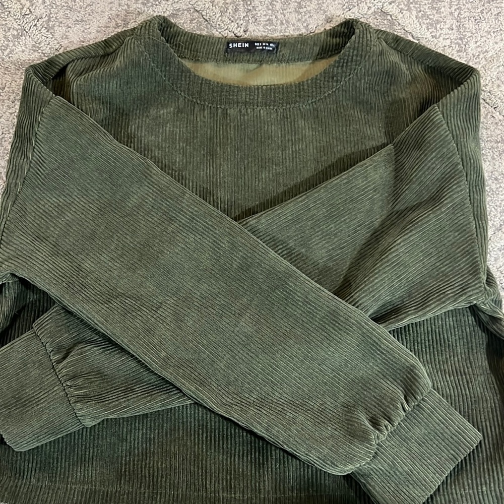 SHEIN, good material, looks amazing with gold jewelry, barley used.